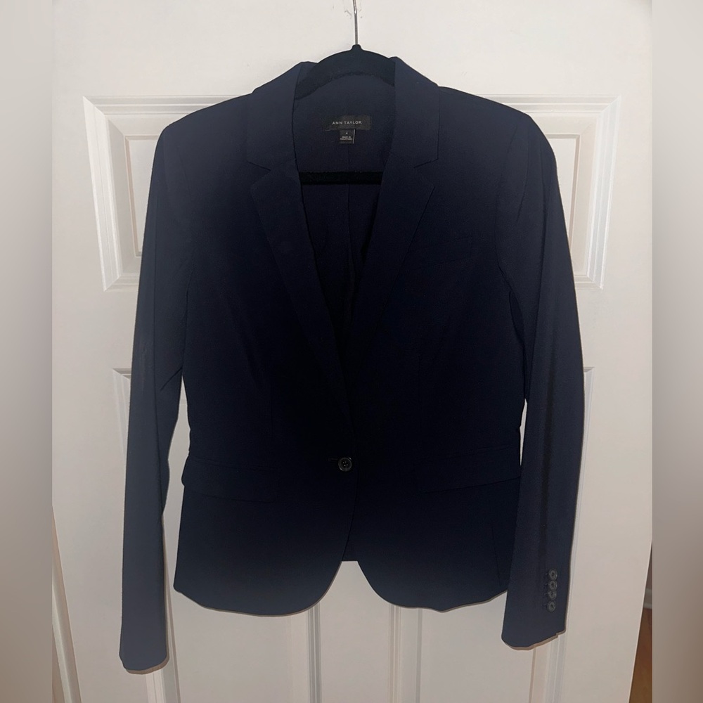 Ann Taylor - One Button Blazer - Navy Size 4